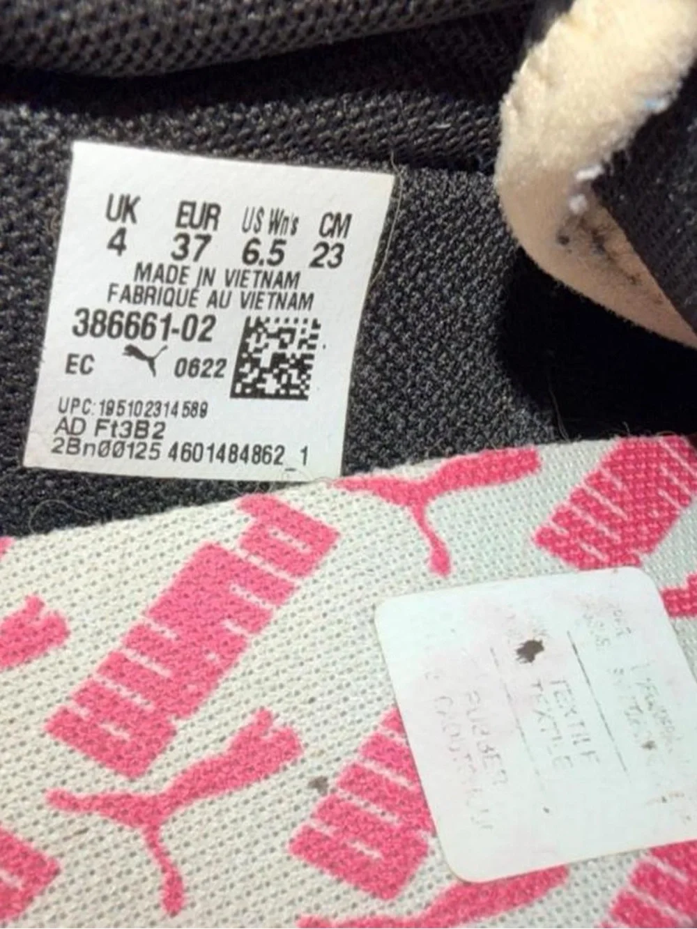 retro style PUMA Cruise Rider Badge sneakers